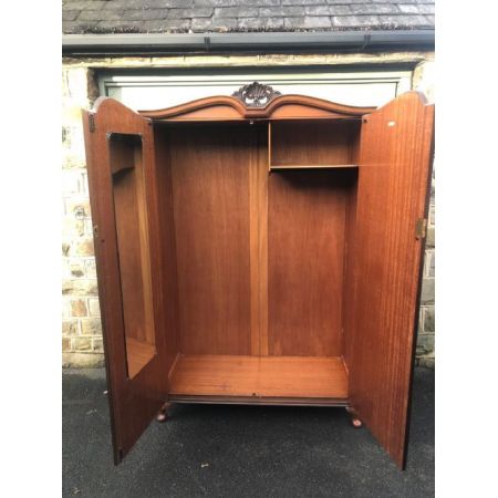 Antiker Kleiderschrank aus Wurzelnussholz Massivholz 1920