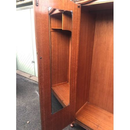 Antiker Kleiderschrank aus Wurzelnussholz Massivholz 1920