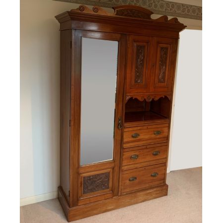 Antiker Kleiderschrank aus Nussbaumholz Massivholz 1900