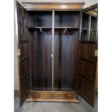 Antiker Kleiderschrank aus Eichenholz Massivholz 1920