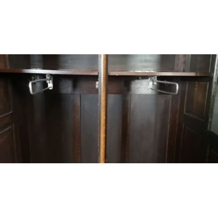 Antiker Kleiderschrank aus Eichenholz Massivholz 1920