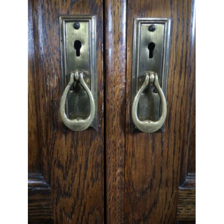 Antiker Kleiderschrank aus Eichenholz Massivholz 1920