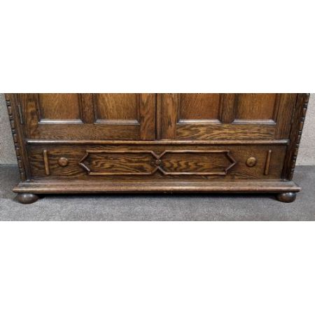 Antiker Kleiderschrank aus Eichenholz Massivholz 1920