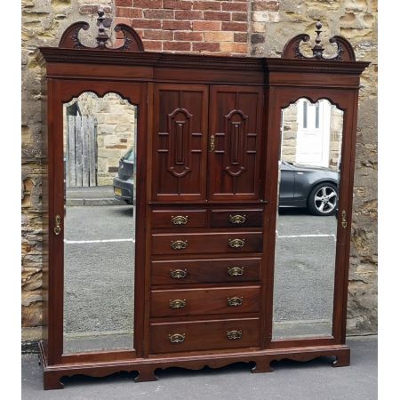 Großer edwardianischer Prinzessinen Kleiderschrank