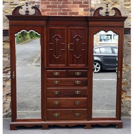 Großer edwardianischer Prinzessinen Kleiderschrank