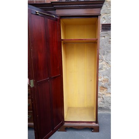 Großer edwardianischer Prinzessinen Kleiderschrank