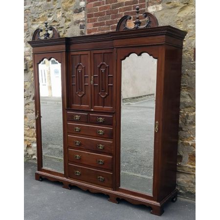 Großer edwardianischer Prinzessinen Kleiderschrank