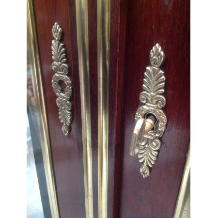 Antiker Schrank aus französischem Messing und Mahagoni von Paris Maker
