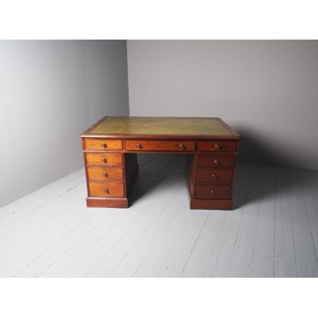 Antiker Mahagoni Partner Schreibtisch mit grüner Lederplatte