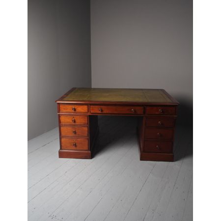 Antiker Mahagoni Partner Schreibtisch mit grüner Lederplatte