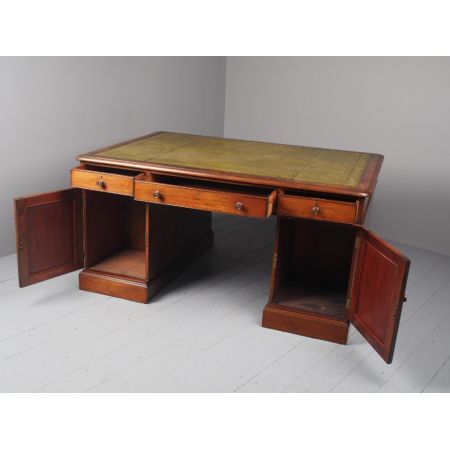 Antiker Mahagoni Partner Schreibtisch mit grüner Lederplatte