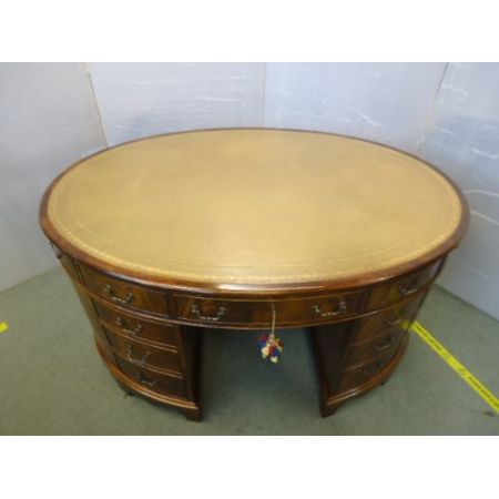 Antiker ovaler Partnerschreibtisch mit Leder-Schreibfläche