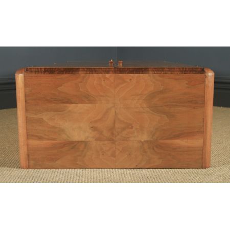 Antiker Art déco Kleiderschrank aus Nussbaumholz Massivholz 1930