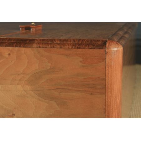 Antiker Art déco Kleiderschrank aus Nussbaumholz Massivholz 1930