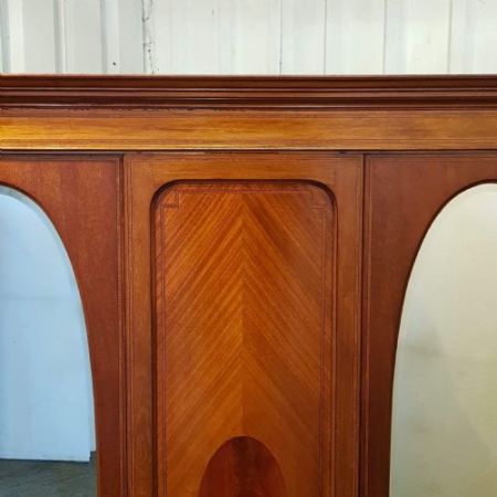 Antiker Kleiderschrank aus Mahagoni Massivholz 1900