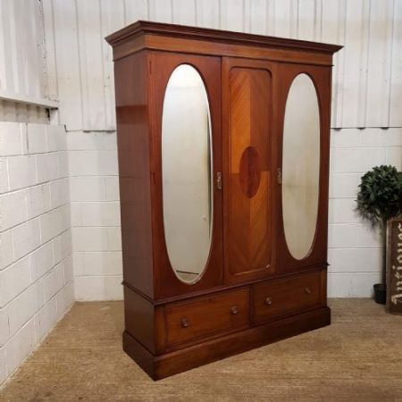 Antiker Kleiderschrank aus Mahagoni Massivholz 1900