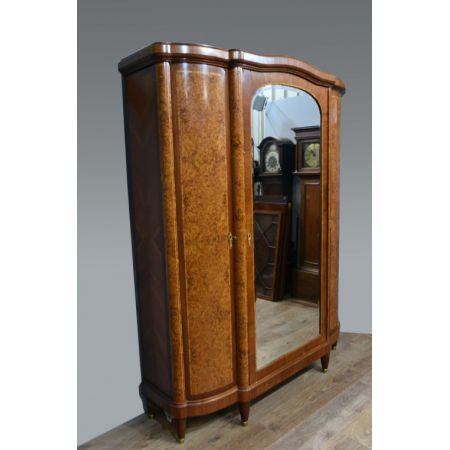 Antiker Amboyna Kleiderschrank aus Massivholz 19. Jahrhundert