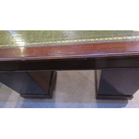 Antiker Schreibtisch aus der viktorianischen Epoche