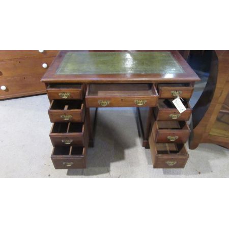 Antiker Schreibtisch aus der viktorianischen Epoche