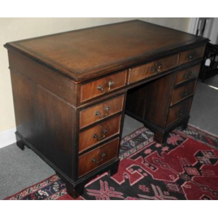 Antiker Mahagoni-Sockelschreibtisch mit hellbrauner Lederplatte