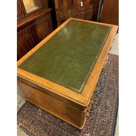 Großer antiker Sockelscheibtisch aus Eichenholz mit Ledereinsatz