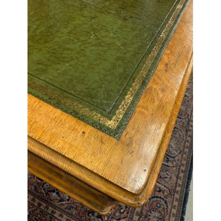 Großer antiker Sockelscheibtisch aus Eichenholz mit Ledereinsatz