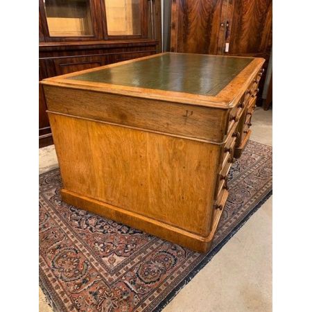 Großer antiker Sockelscheibtisch aus Eichenholz mit Ledereinsatz