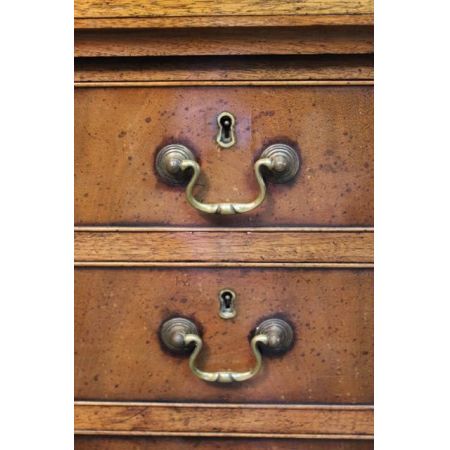 Antiker Sockelschreibtisch aus Walnussholz