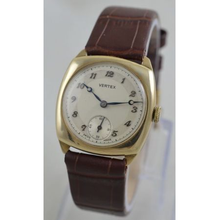 Antike Kissenförmige Armbanduhr von 1955