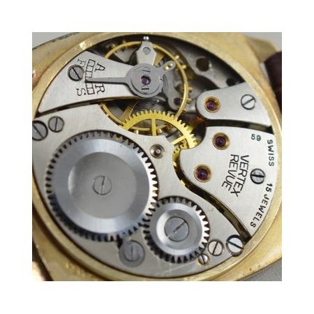 Antike Kissenförmige Armbanduhr von 1955