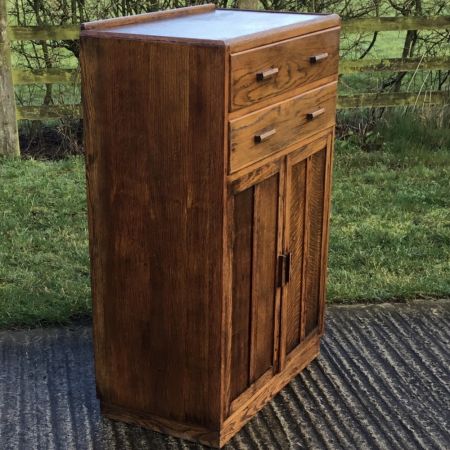 Antiker Nachtschränkchen aus hellem Eichenholz