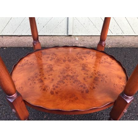 Antiker Walnussholz Galerie Tisch von 1920