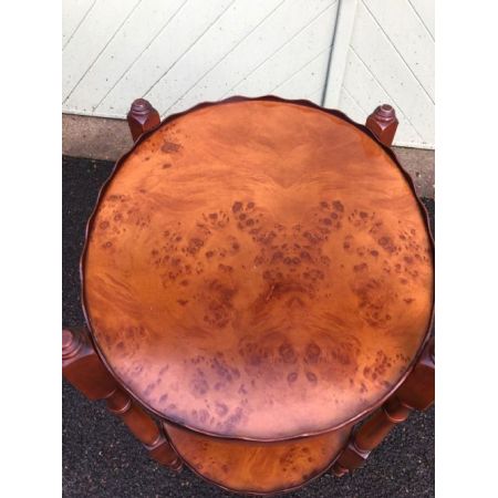 Antiker Walnussholz Galerie Tisch von 1920