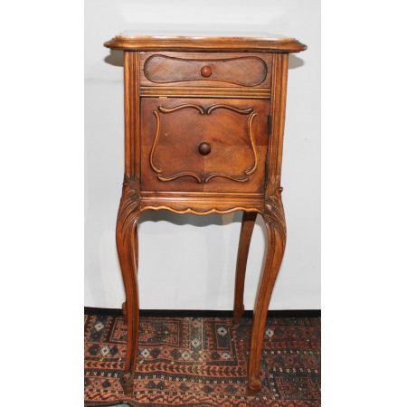 Antiker Nussbaum Nachttisch