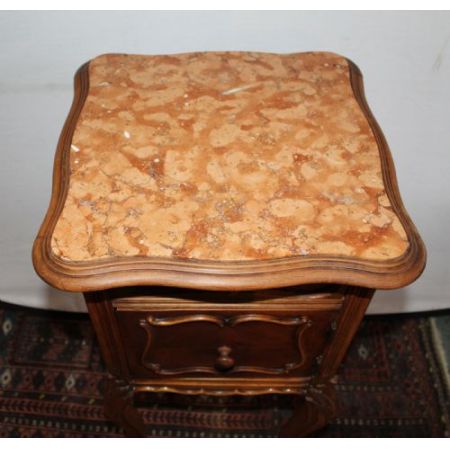 Antiker Nussbaum Nachttisch