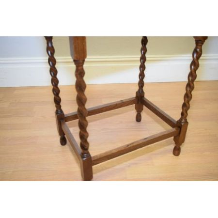 Antiker Beistelltisch aus Eichenholz