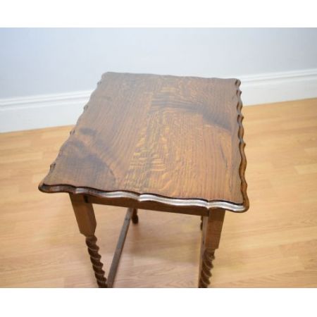 Antiker Beistelltisch aus Eichenholz