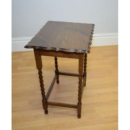 Antiker Beistelltisch aus Eichenholz