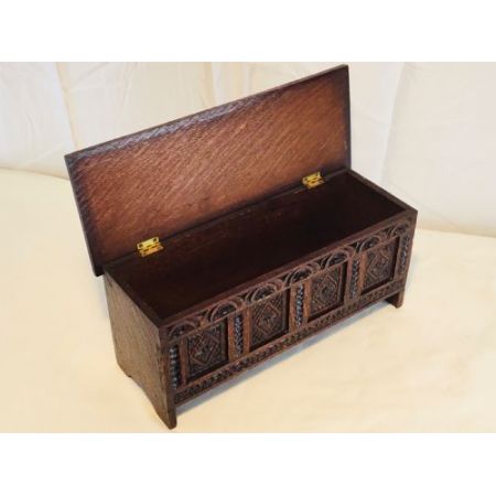 Antiker geschnitztes Schmuckkästchen 