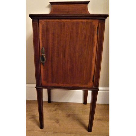 Antiker Mahagoni Nachttisch mit Intarsien