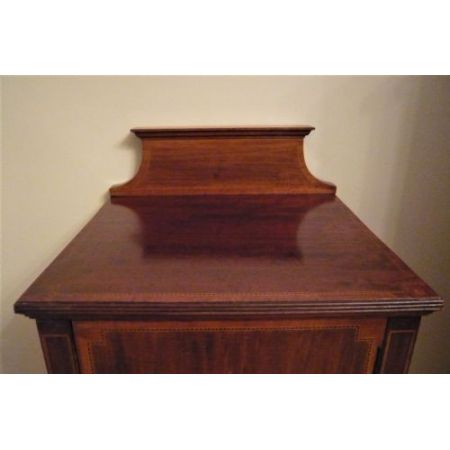 Antiker Mahagoni Nachttisch mit Intarsien