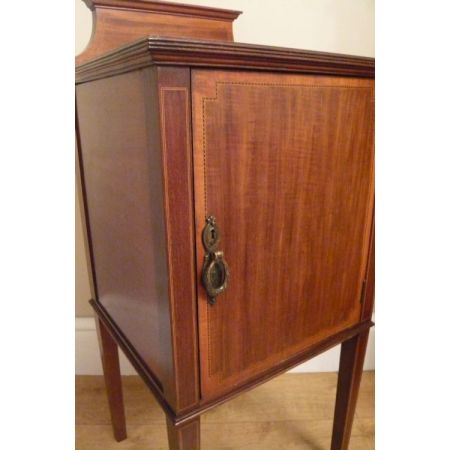 Antiker Mahagoni Nachttisch mit Intarsien