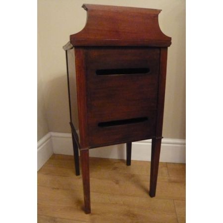 Antiker Mahagoni Nachttisch mit Intarsien