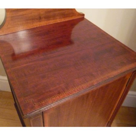 Antiker Mahagoni Nachttisch mit Intarsien