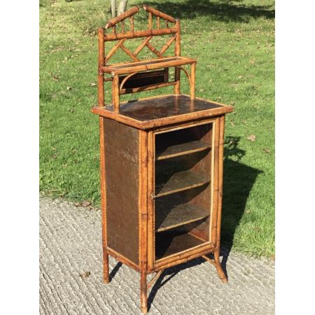 Antiker Musikschrank mit Bambusglasfront 