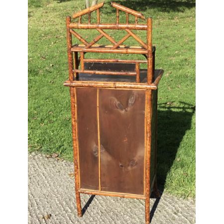 Antiker Musikschrank mit Bambusglasfront 