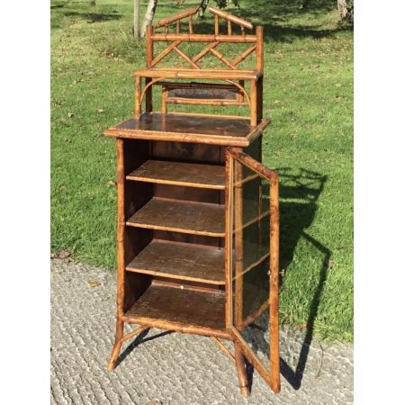 Antiker Musikschrank mit Bambusglasfront 