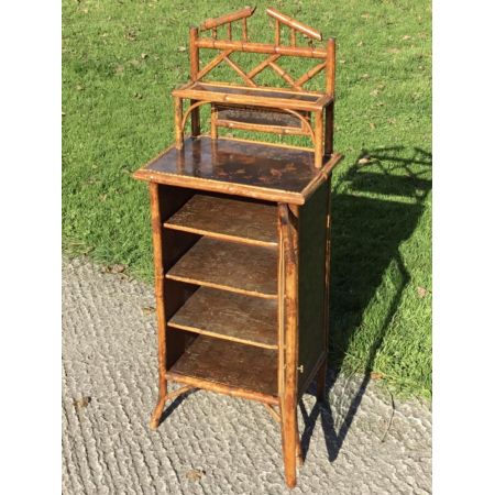 Antiker Musikschrank mit Bambusglasfront 