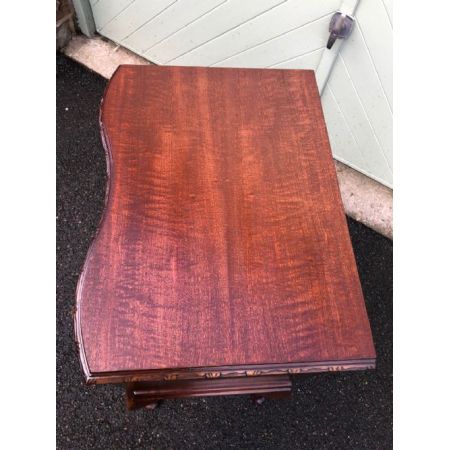 Antikes Nachtschränkchen aus Mahagoni von ca 1920