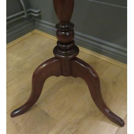 Antiker Beistelltisch aus Mahagoni